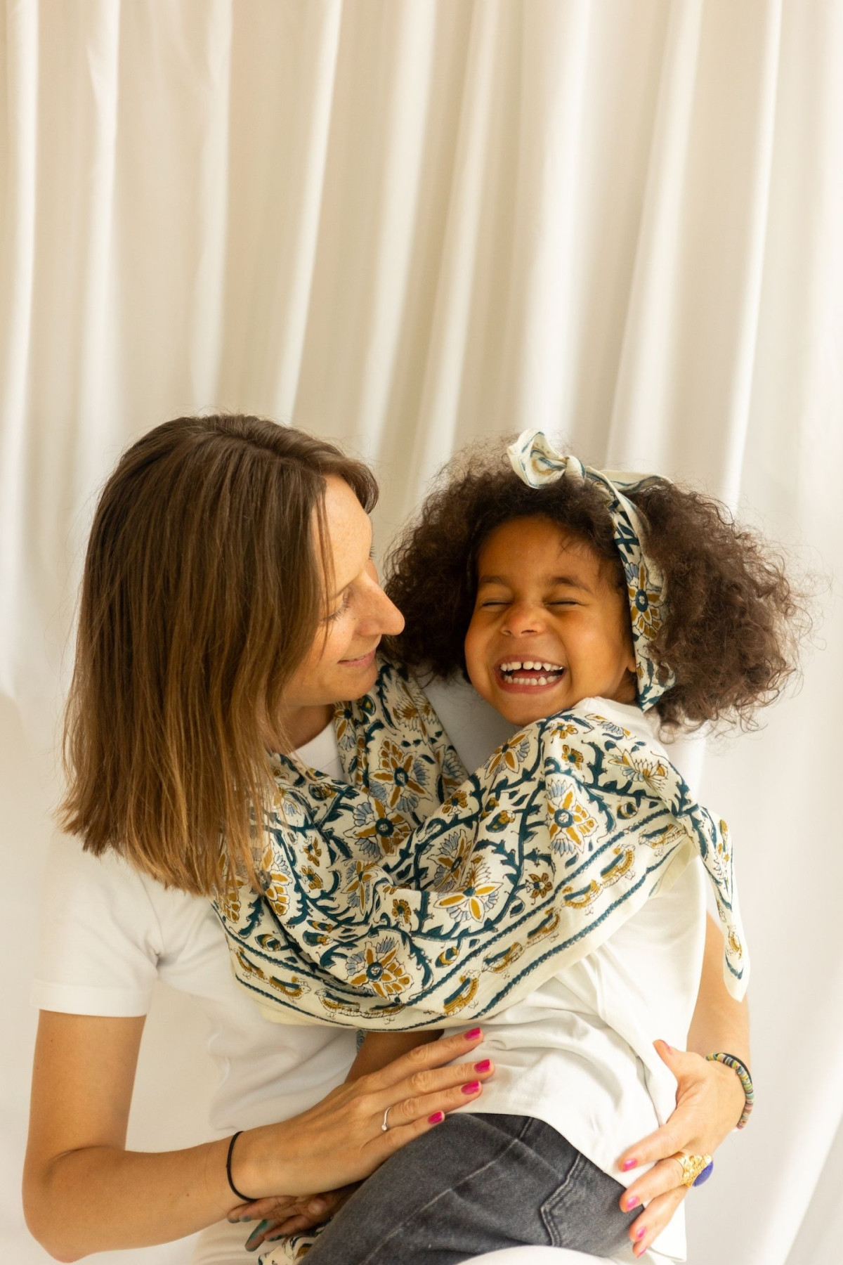 foulard-latika-bird-sable-apaches-collections