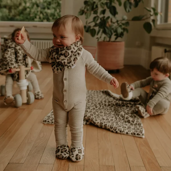 cache-cou-velours-leopard-rien-que-des-betises