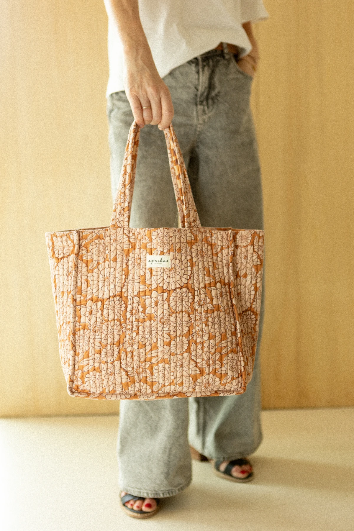 sac-reema-flowers-camel-apaches