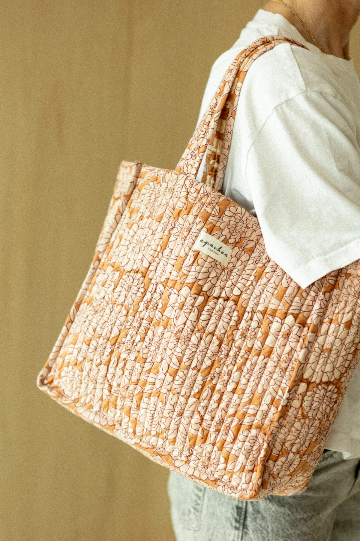 sac-reema-flowers-camel-apaches