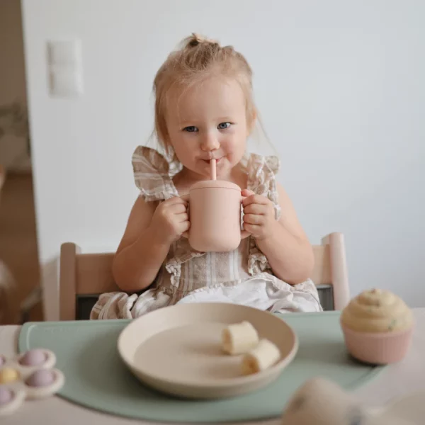 tasse-apprentissage-silicone-blush-mushie