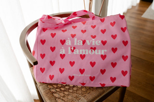 cabas-xxl-coeur-rose-rouge-a-la-vie-a-la-maison-mon-petit-leon
