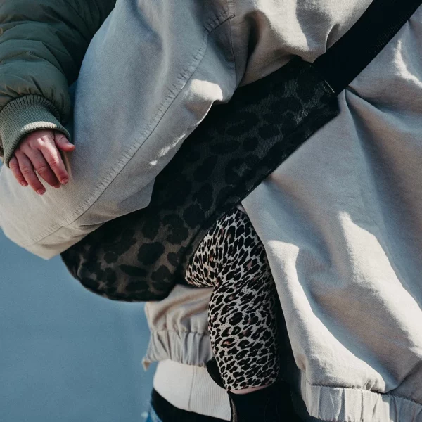porte-bebe-leopard-gris-wildride