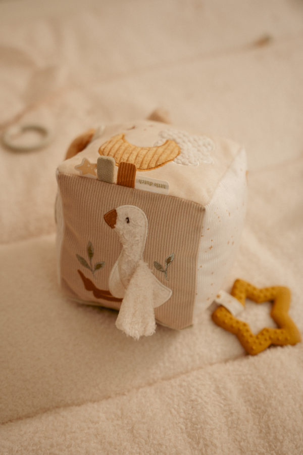 cube-activites-newborn-little-dutch