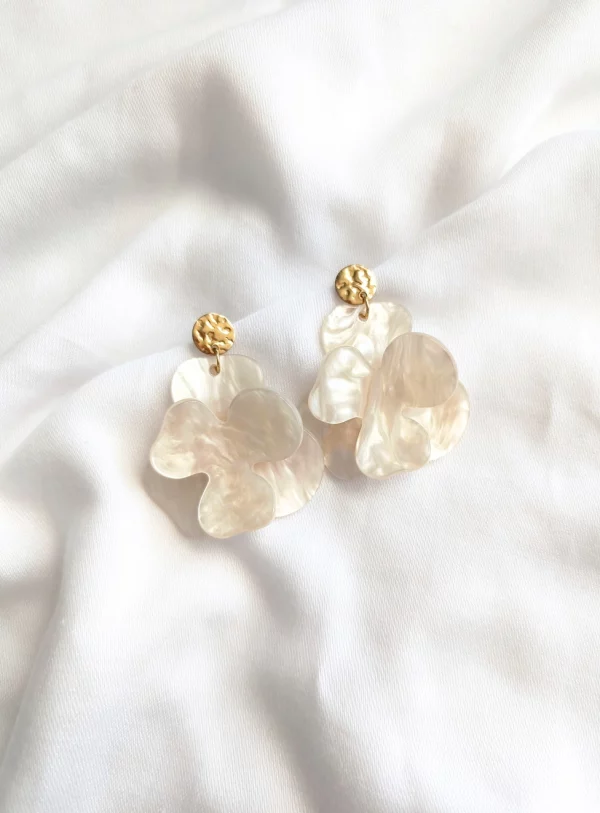 boucle-oreilles-camelia-ivoire-ivoire-atelier-artemis