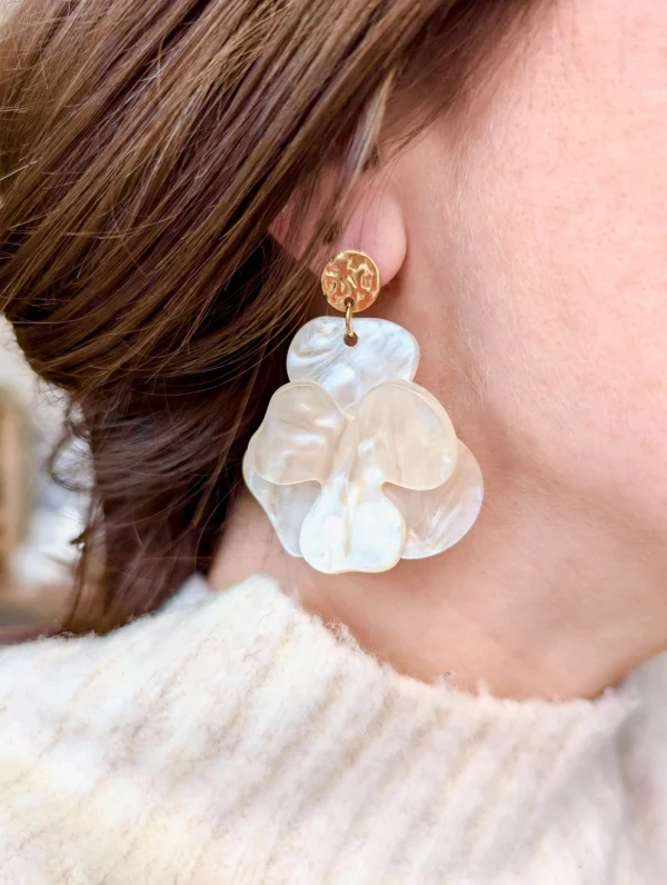 boucle-oreilles-camelia-ivoire-ivoire-atelier-artemis