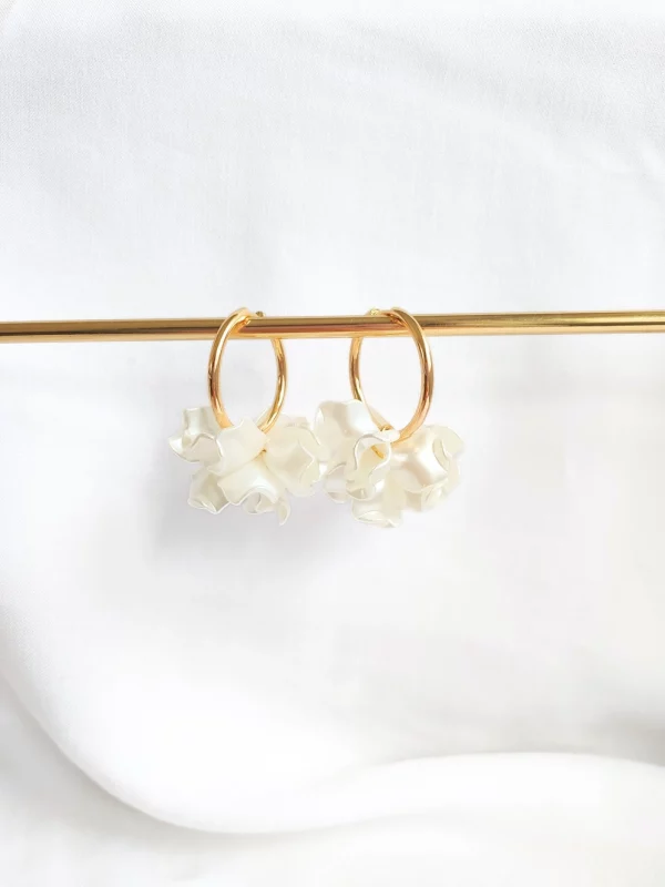 creoles-peony-blanc-nacre-atelier-artemis