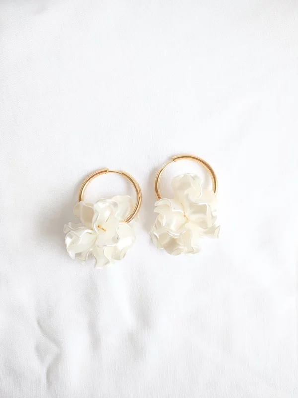 creoles-peony-blanc-nacre-atelier-artemis
