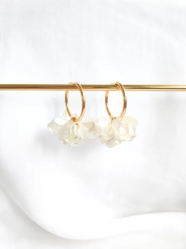 creoles-peony-blanc-nacre-atelier-artemis