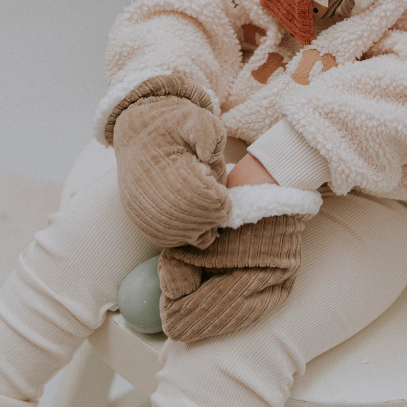 moufles-velours-taupe-rien-que-des-betises