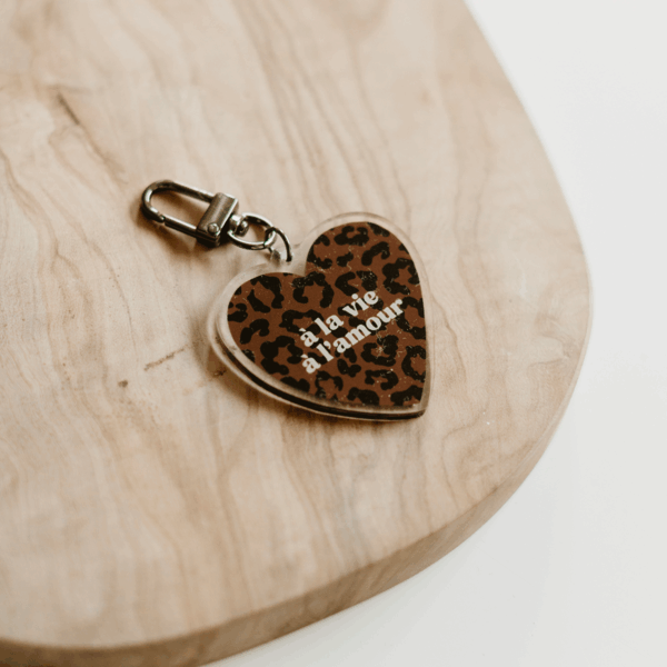 porte-cle-leopard-marron-fonce-a-la-vie-a-l-amour-mon-petit-leon