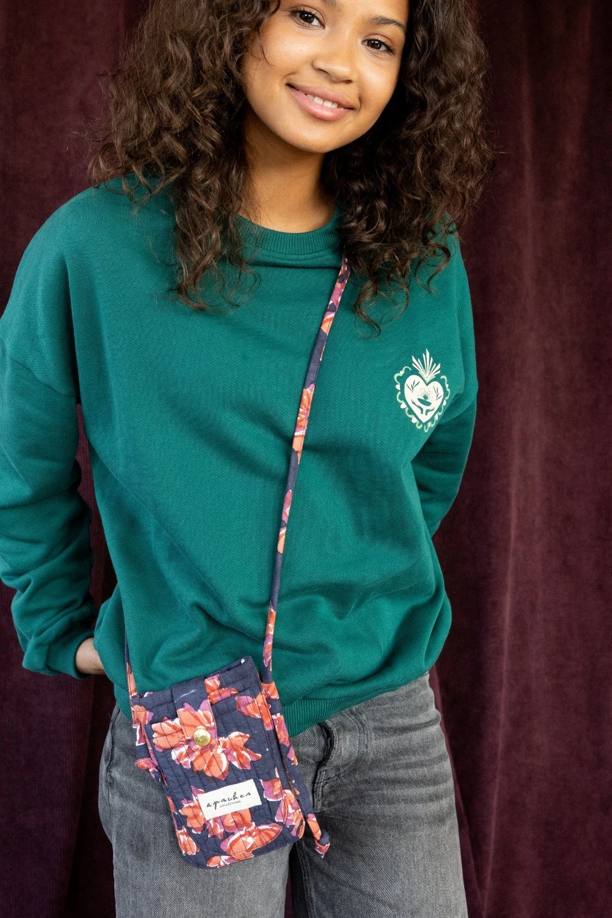 etui-telephone-kolkata-violeta-navy-apaches