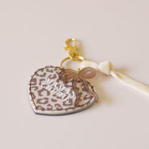 adèle-coeur-fête-des-mères-miroir-de-sac-grigris-maman-cherie-leopard-beige-les-mignonneries