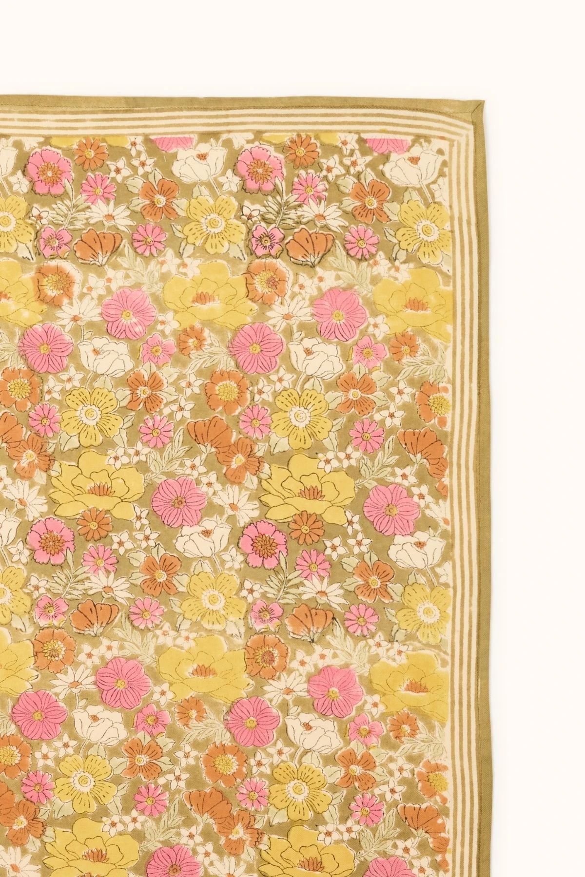 big-foulard-latika-joy-solo-el-sol-joy-tapenade-apaches