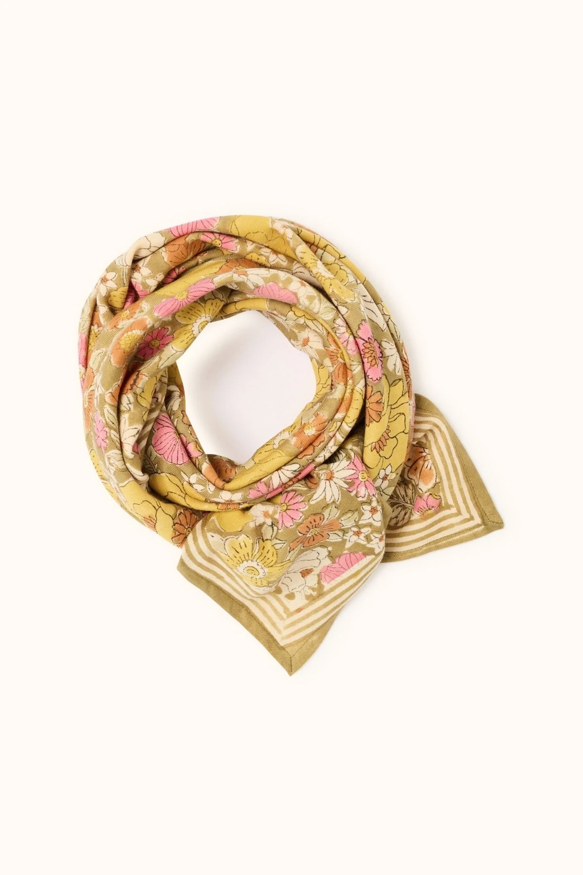 big-foulard-latika-joy-solo-el-sol-joy-tapenade-apaches