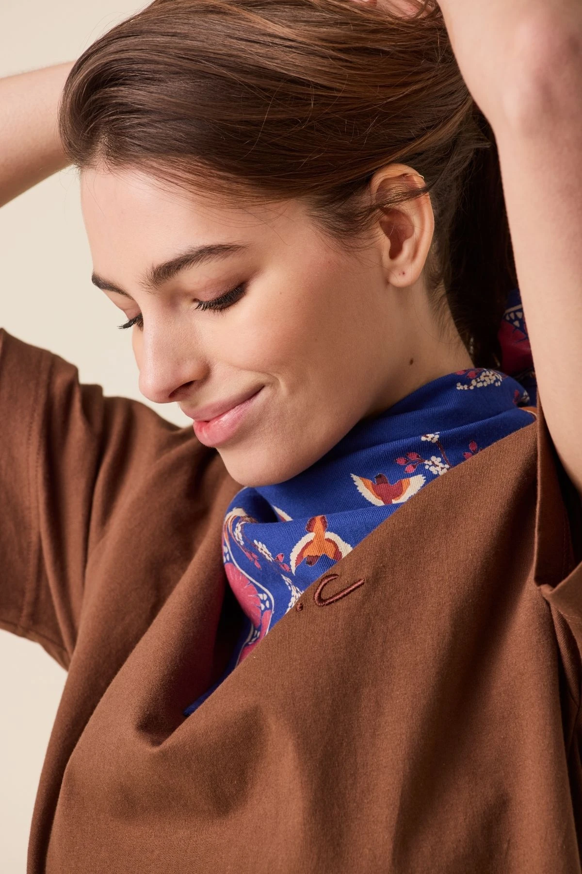 small-foulard-manika-cerisier-solo-el-sol-bleu-royal-apaches