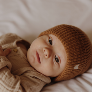 Bonnet-laine-bebe-caramel-atelier-wagram