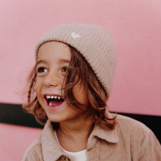 Bonnet-laine-enfant-sable-atelier-wagram