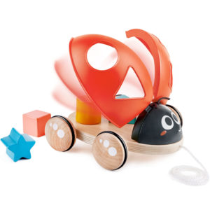 hape-coccinelle-a-tirer-trieuse-de-formes