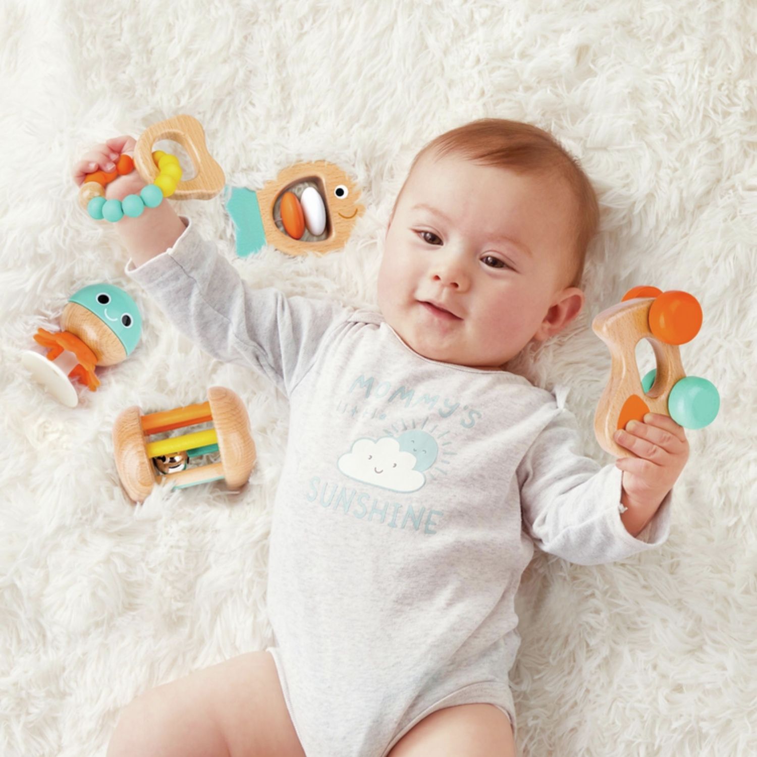 hape-coffret-sensoriel-hochets-multi-age